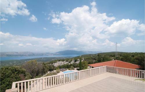Four-bedroom Holiday Home In Praznica