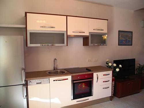 Apartments With A Parking Space Preko (ugljan) - 14163