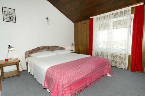 Hostal Rooms With A Swimming Pool Preko (ugljan) - 8180