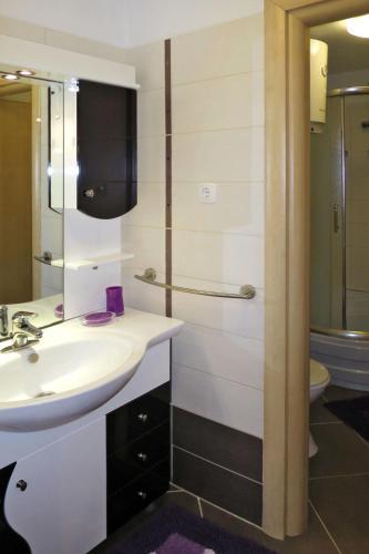 Holiday Home Marija (ugl305)