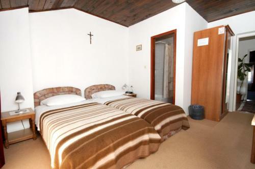 Hostal Twin Room Preko 8180h