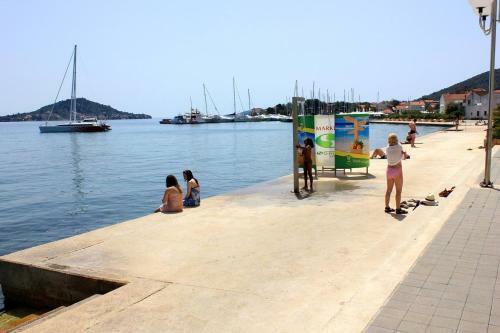 Hostal Double Room Preko 8180f