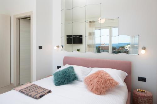 Premantura Villa Sleeps 8 Pool Wifi