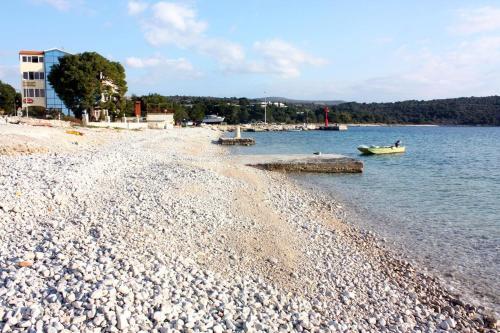 Apartments By The Sea Primosten - 9687