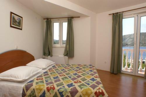 Apartments By The Sea Primosten - 4169