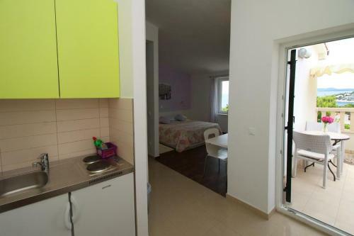 Apartments With A Swimming Pool Primosten - 16311