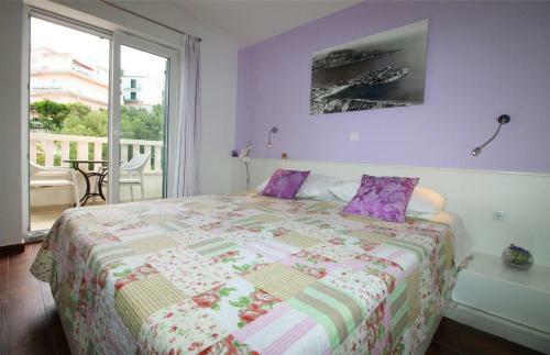 Apartments With A Swimming Pool Primosten - 16311