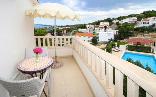 Apartments With A Swimming Pool Primosten - 16311