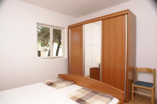 Apartments With A Parking Space Primosten - 4268