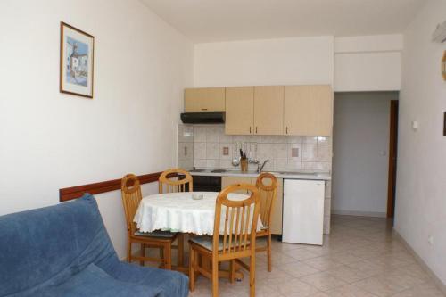 Apartments By The Sea Primosten - 4177