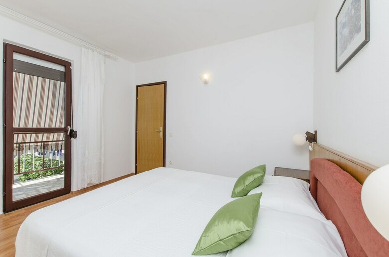 Hostal Apartments And Room Bla?enka S.