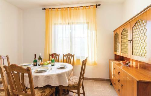 Two-bedroom Holiday Home In Prnjani