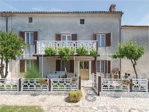 Two-bedroom Holiday Home In Pula