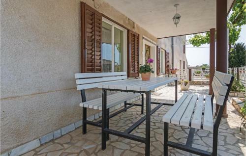 Two-bedroom Holiday Home In Pula