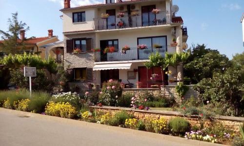 Apartments With A Parking Space Pomer (medulin) - 13565