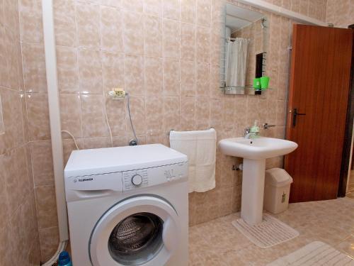 Family Friendly Apartment 946