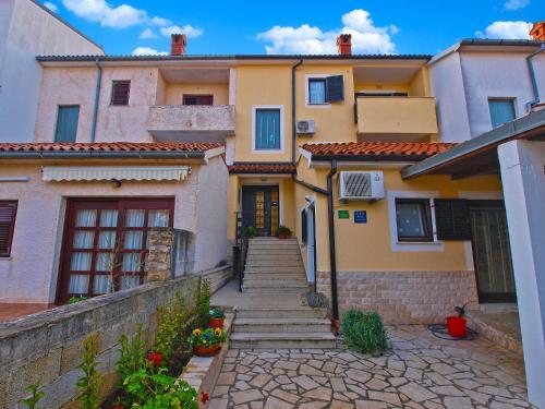 Family Friendly Apartment 946