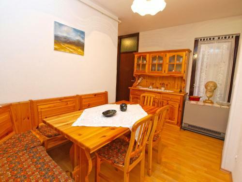 Apartment Gortanova 942