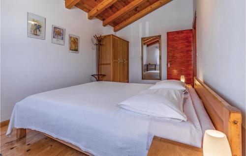 Two-bedroom Holiday Home In Pula