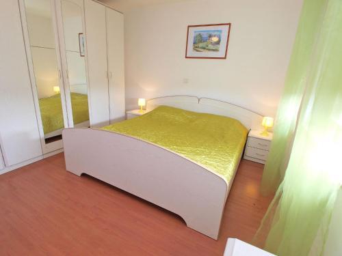 Apartments With Pool 749