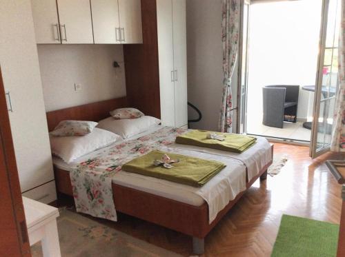Apartments With A Parking Space Banjol (rab) - 5022