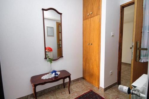 Apartments With A Parking Space Banjol (rab) - 5022