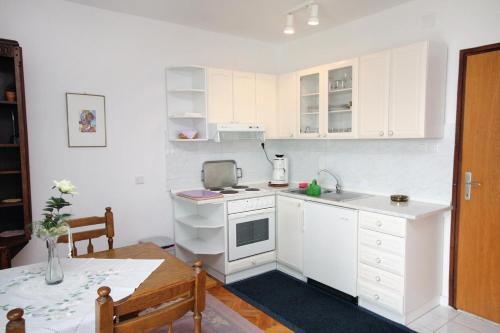 Apartments With A Parking Space Banjol (rab) - 5022