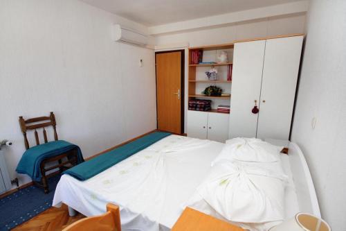 Apartments With A Parking Space Banjol (rab) - 5022