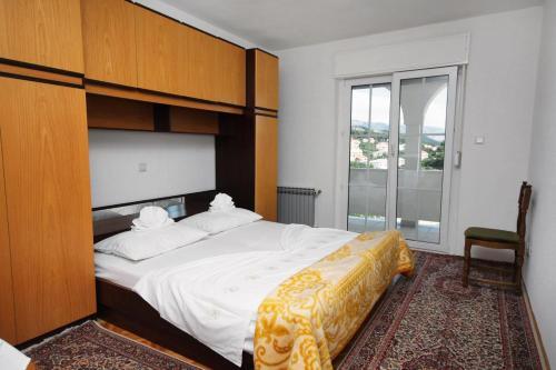 Apartments With A Parking Space Banjol (rab) - 5022