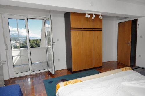 Apartments With A Parking Space Banjol (rab) - 5022