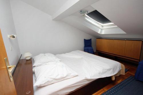 Apartments With A Parking Space Banjol (rab) - 5022