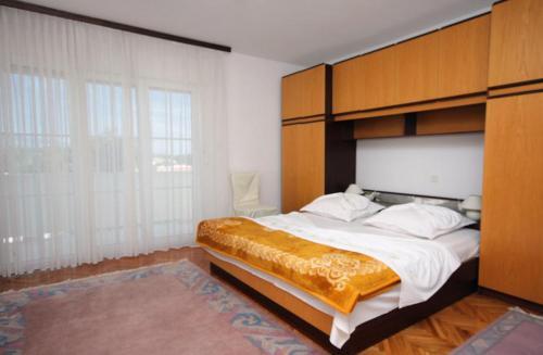 Apartments With A Parking Space Banjol (rab) - 5022