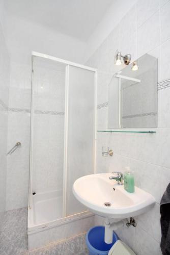 Apartments With A Parking Space Banjol (rab) - 5071