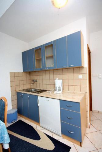 Apartments With A Parking Space Kampor (rab) - 5018