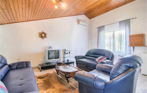 Two-bedroom Apartment In Rakalj