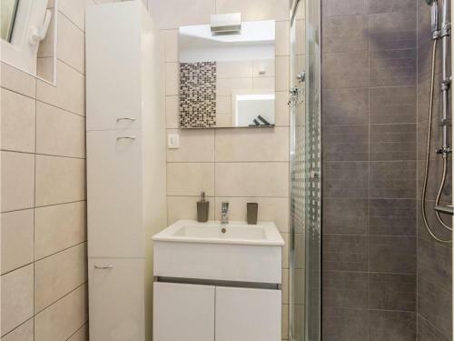 One-bedroom Holiday Home In Rasopasno