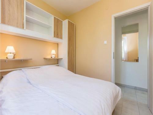 One-bedroom Holiday Home In Rasopasno