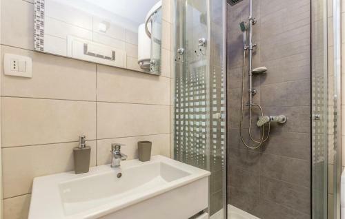 One-bedroom Holiday Home In Rasopasno