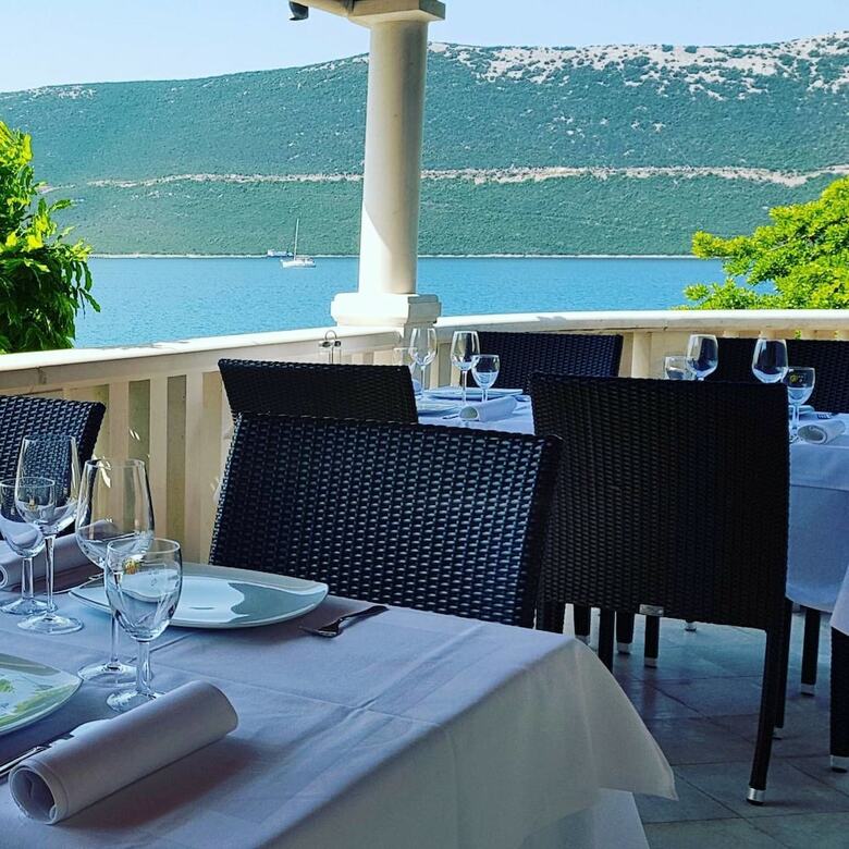 Hostal Villa Rava Residence & Restaurant