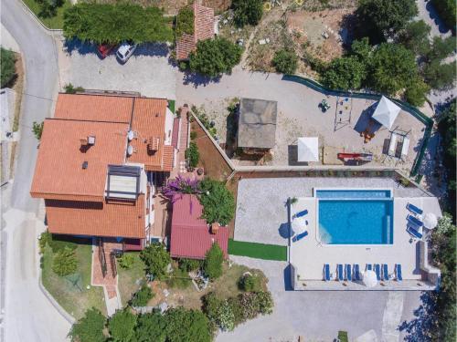 One-bedroom Apartment In Labin