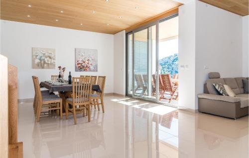 Four-bedroom Holiday Home In Razanj
