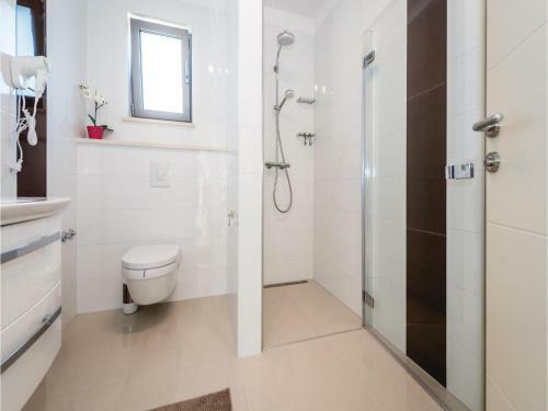Three-bedroom Holiday Home In Razanj