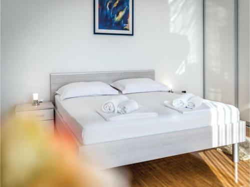 Three-bedroom Holiday Home In Razanj