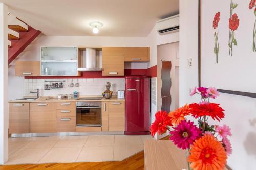 Apartments With A Parking Space Rijeka - 16029