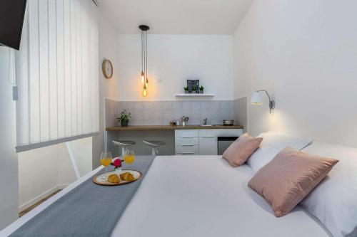 Apartments With Wifi Rijeka - 16000