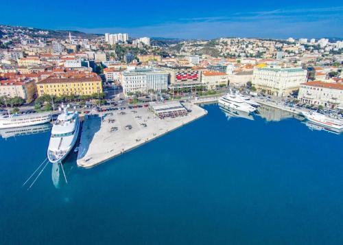 Apartments With Wifi Rijeka - 13496