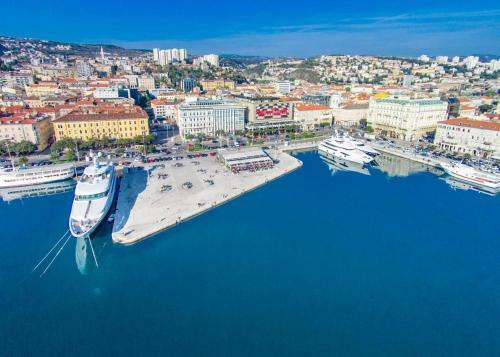 Apartments With A Parking Space Rijeka - 13976