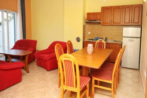 Apartments By The Sea Rogoznica - 3200
