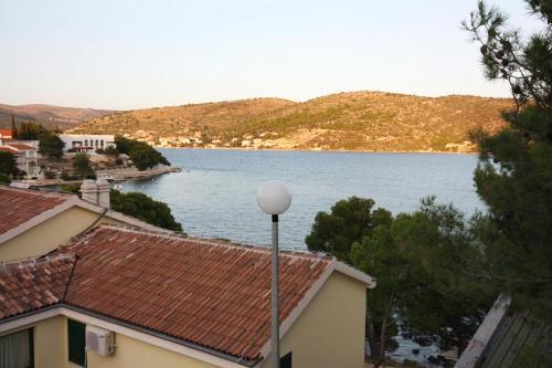Apartments By The Sea Rogoznica - 3200