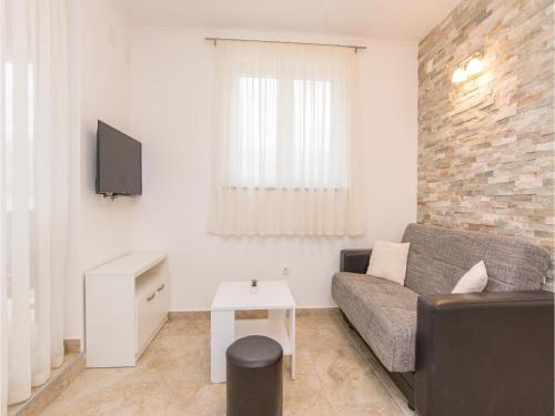 Five-bedroom Holiday Home In Rovanjska